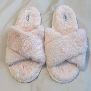 Splendid Faux Fur Criss Cross Slippers M/L